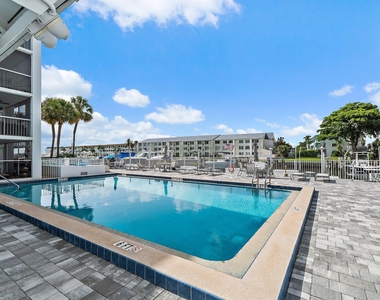 108 Paradise Harbour Boulevard - Photo Thumbnail 34