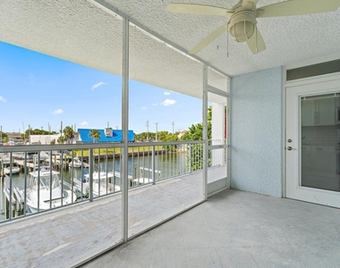 108 Paradise Harbour Boulevard - Photo Thumbnail 2