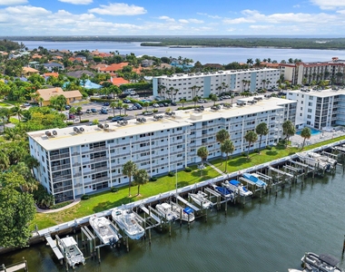 108 Paradise Harbour Boulevard - Photo Thumbnail 44