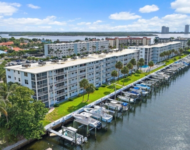 108 Paradise Harbour Boulevard - Photo Thumbnail 31