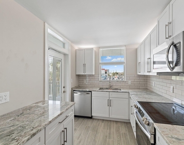 108 Paradise Harbour Boulevard - Photo Thumbnail 12