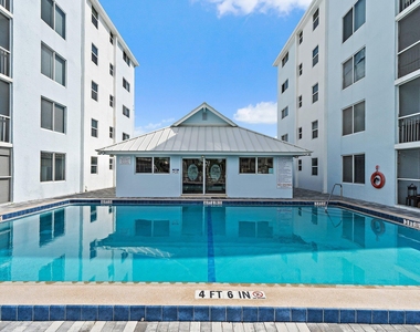 108 Paradise Harbour Boulevard - Photo Thumbnail 32