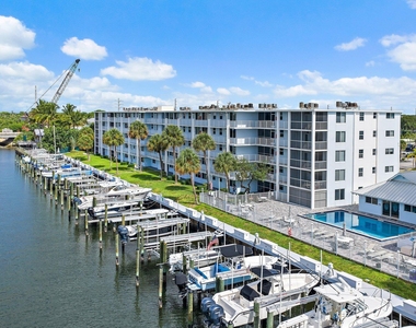 108 Paradise Harbour Boulevard - Photo Thumbnail 42