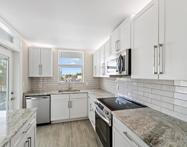 108 Paradise Harbour Boulevard - Photo Thumbnail 11