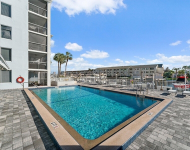 108 Paradise Harbour Boulevard - Photo Thumbnail 48