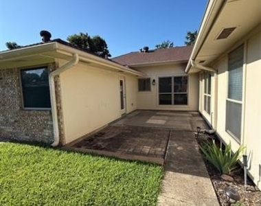 4545 Miami Drive - Photo Thumbnail 28