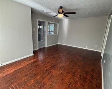 4545 Miami Drive - Photo Thumbnail 5