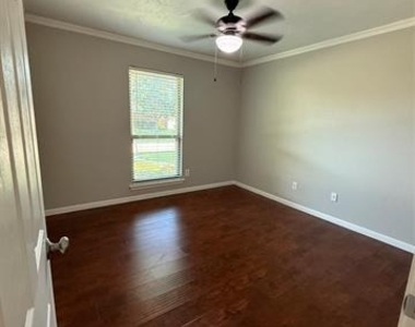 4545 Miami Drive - Photo Thumbnail 16