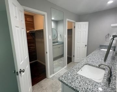 4545 Miami Drive - Photo Thumbnail 25