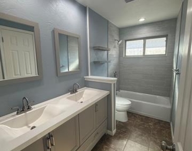 4545 Miami Drive - Photo Thumbnail 20