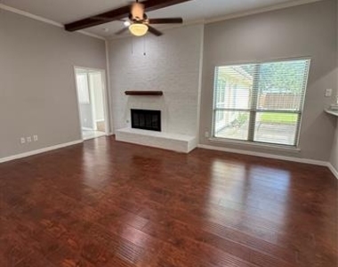 4545 Miami Drive - Photo Thumbnail 1