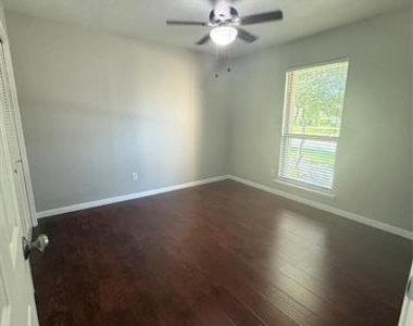 4545 Miami Drive - Photo Thumbnail 18