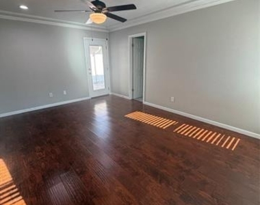 4545 Miami Drive - Photo Thumbnail 21