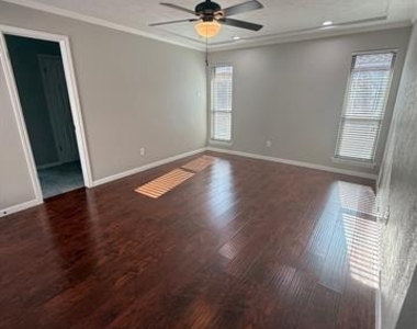 4545 Miami Drive - Photo Thumbnail 22