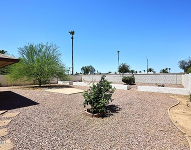 17218 N Desert Glen Drive - Photo Thumbnail 32