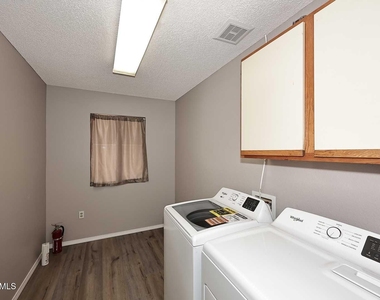 17218 N Desert Glen Drive - Photo Thumbnail 15