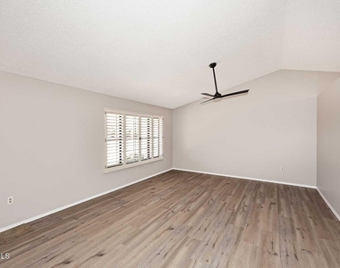 17218 N Desert Glen Drive - Photo Thumbnail 4