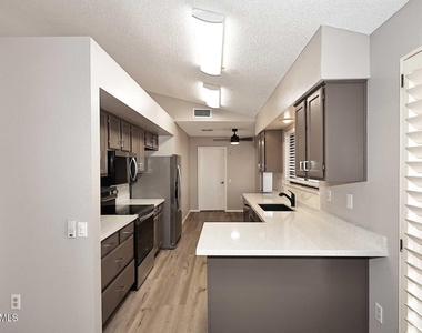 17218 N Desert Glen Drive - Photo Thumbnail 10