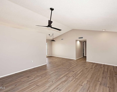17218 N Desert Glen Drive - Photo Thumbnail 6
