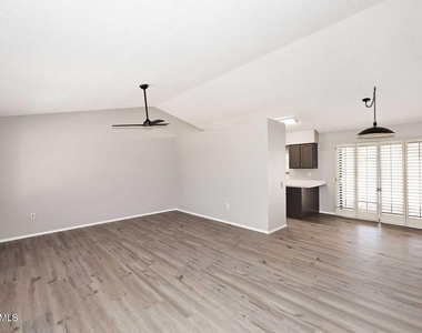 17218 N Desert Glen Drive - Photo Thumbnail 7