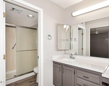 17218 N Desert Glen Drive - Photo Thumbnail 25