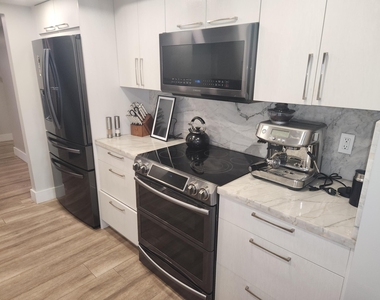 899 Jeffery Street - Photo Thumbnail 39