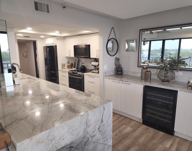 899 Jeffery Street - Photo Thumbnail 29