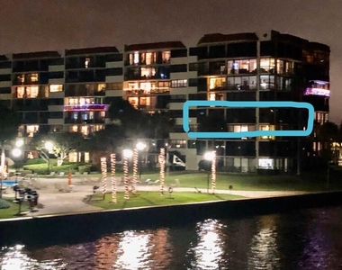 899 Jeffery Street - Photo Thumbnail 14