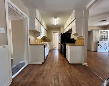 1716 Redwood Place - Photo Thumbnail 16