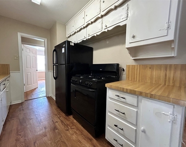 1716 Redwood Place - Photo Thumbnail 15