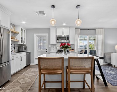 1022 W 13th Street - Photo Thumbnail 10