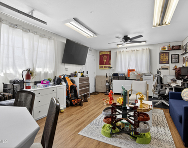 1022 W 13th Street - Photo Thumbnail 34