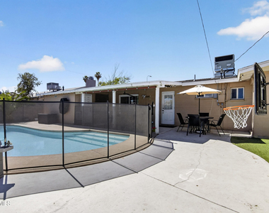1022 W 13th Street - Photo Thumbnail 28