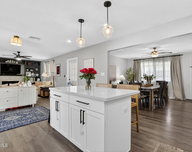 1022 W 13th Street - Photo Thumbnail 8