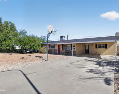 1022 W 13th Street - Photo Thumbnail 2