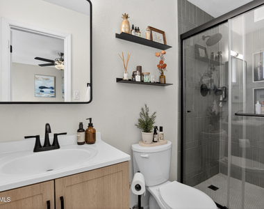 1022 W 13th Street - Photo Thumbnail 20
