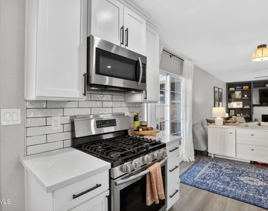 1022 W 13th Street - Photo Thumbnail 6
