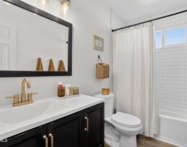 1022 W 13th Street - Photo Thumbnail 23
