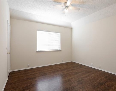 206 Howley Court - Photo Thumbnail 17