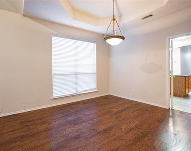 206 Howley Court - Photo Thumbnail 5