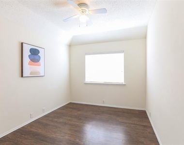 206 Howley Court - Photo Thumbnail 15