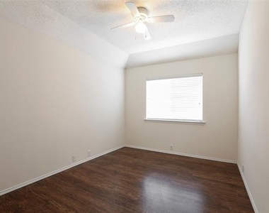 206 Howley Court - Photo Thumbnail 16