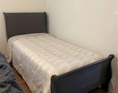 1482 Burger Street - Photo Thumbnail 9