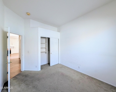 5959 W Kimberly Way - Photo Thumbnail 33