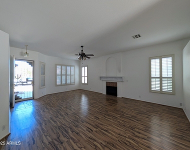 5959 W Kimberly Way - Photo Thumbnail 10