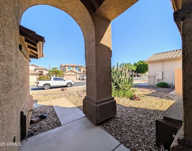 5959 W Kimberly Way - Photo Thumbnail 8