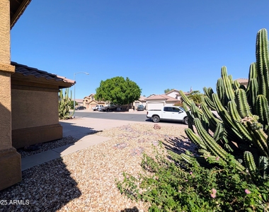 5959 W Kimberly Way - Photo Thumbnail 5