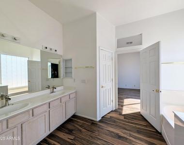 5959 W Kimberly Way - Photo Thumbnail 26