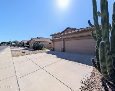 5959 W Kimberly Way - Photo Thumbnail 3