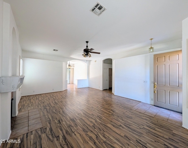 5959 W Kimberly Way - Photo Thumbnail 12